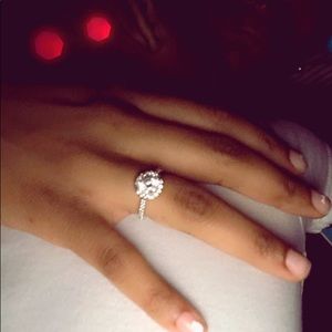 Meet your Posher, Akia